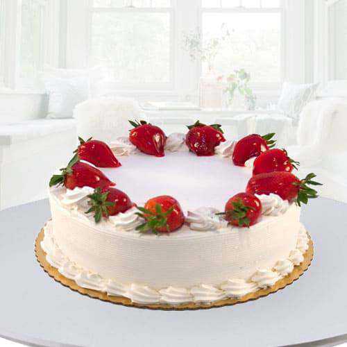 Tasty Eggless Strawberry Cake for Mummy