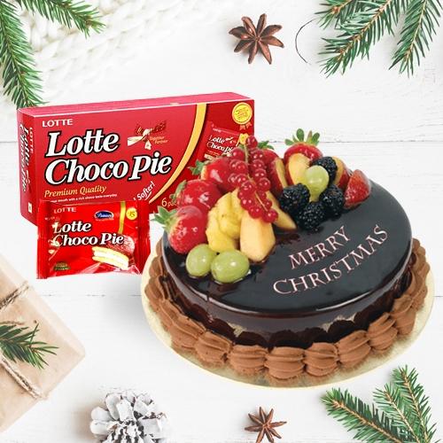 Tasty Fresh Fruits Cake with a Box of Choco Pie