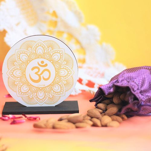 Om Idol N Almond Potli Gift Set