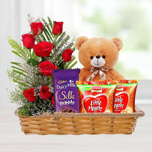 Exclusive Gift Hamper of Love Gifts N Red Roses