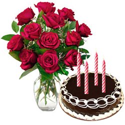 Wonderful Red Roses Bunch with Chocolate Cake