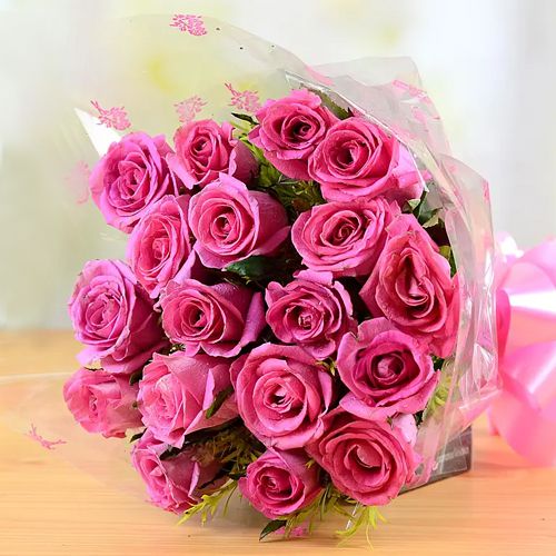 Gorgeous Long Stemmed Pink Roses Bunch